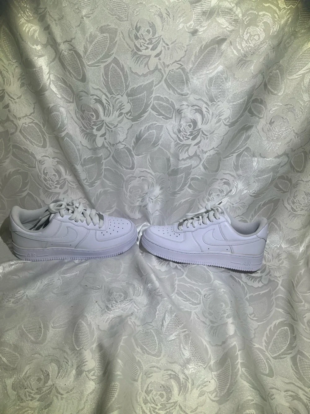 Nike White Mesh-Lined Low-Top Sneakers - Picture 5 of 9
